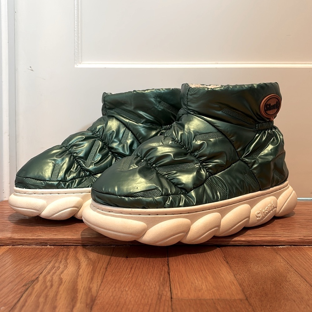 Shark size 42 - 43 puffy shimmery green lightweight ankle boot slippers - Picture 4 of 15